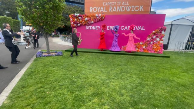 #sydneyeverestcarnival #atc #randwickracecourse #roseladies #humanstatuebodyart @ashleighgrace.performer @babbie_rabbie @st3phy__93. @dfproductions01 #sydneyeverestcarnival